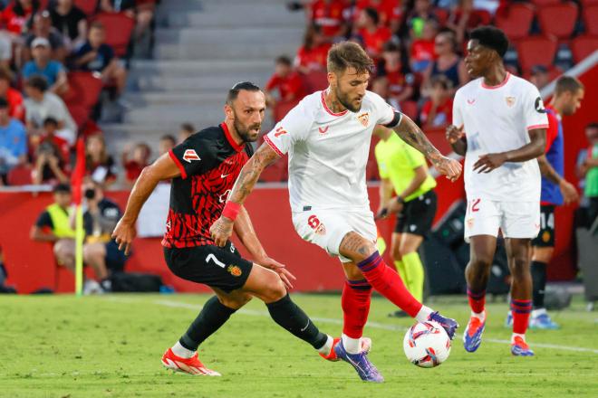 Nemanja Gudelj, ante el Mallorca (Foto: EFE).