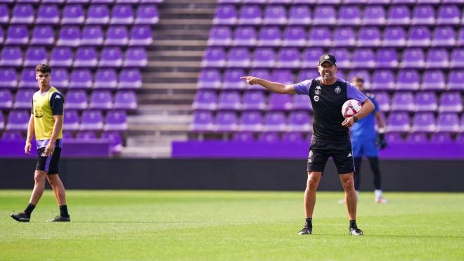 Pezzolano, en un entrenamiento en Zorrilla (Foto: Real Valladolid).