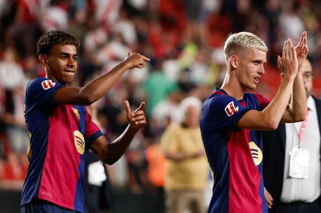 Lamine Yamal señala a Dani Olmo en el Rayo-Barcelona (Foto: LALIGA).