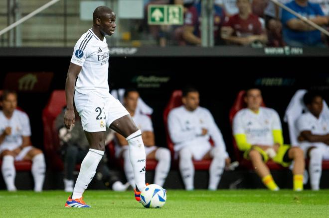 Ferland Mendy, en un partido con el Real Madrid (Foto: Cordon Press).