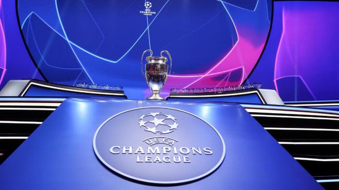 Copa de la Champions League en un sorteo (Foto: EFE)