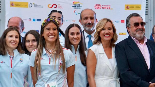 La delegación española posa antes del comienzo de los Juegos Paralímpicos de París 2024 (FOTO: CSD)