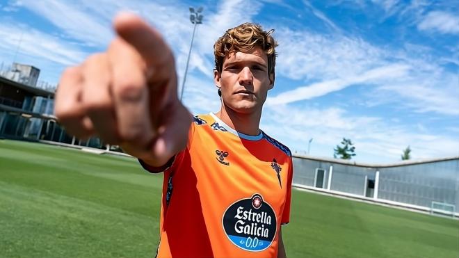 Marcos Alonso, con la camiseta de la tercera equipación (Foto: RC Celta).