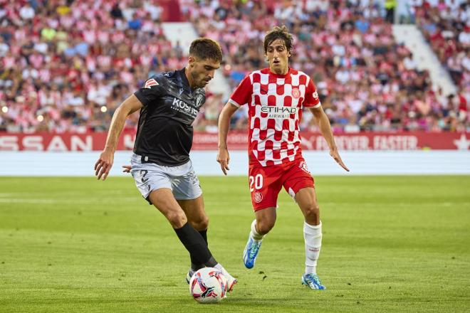 Nacho Vidal y Bryan Gil, en el Girona-Osasuna (Foto: Cordon Press).