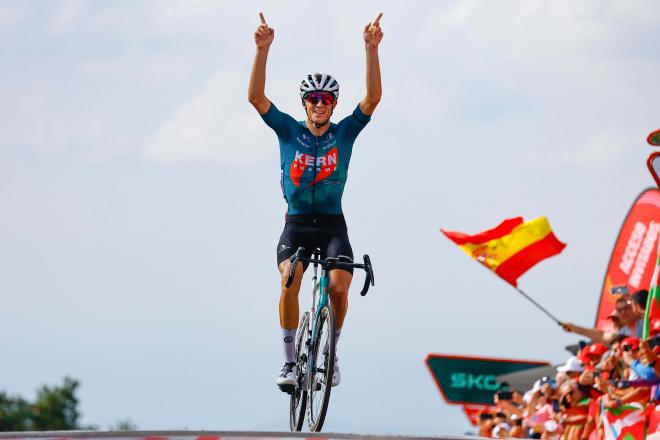 Pablo Castrillo le dedica a Manolo Azcona su triunfo en La Vuelta.