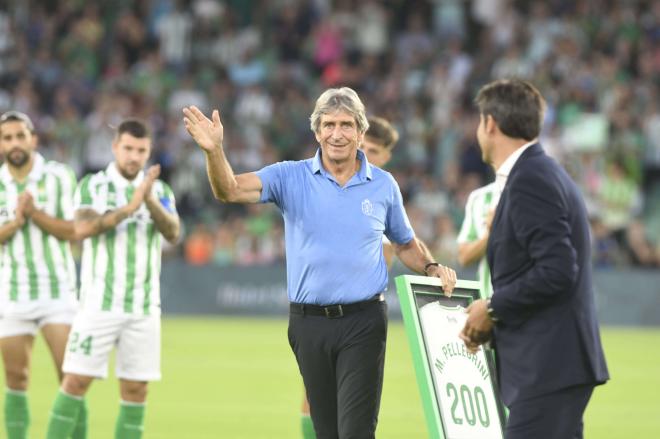 Manuel Pellegrini, en su homenaje contra el Kryvbas (Foto: Kiko Hurtado)