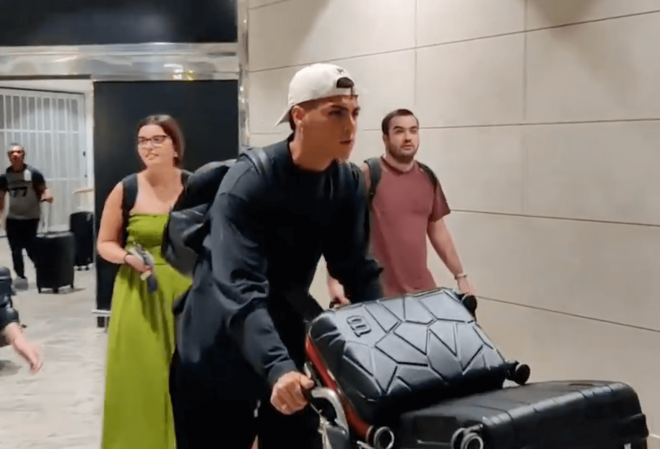 Enzo Barrenechea llega a España (Foto: Sin Ataduras)