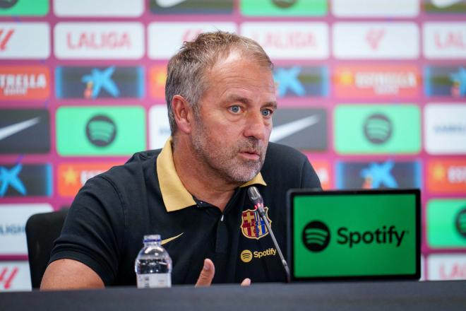 Hansi Flick, en rueda de prensa con el Barcelona (Foto: FCB).