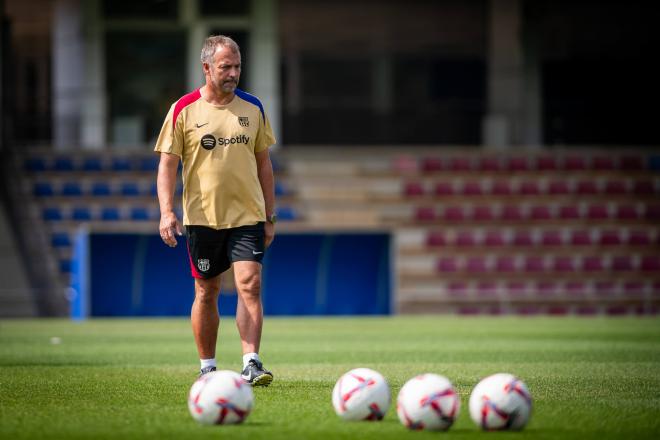 Hansi Flick, en un entrenamiento con el Barcelona (Foto: FCB).