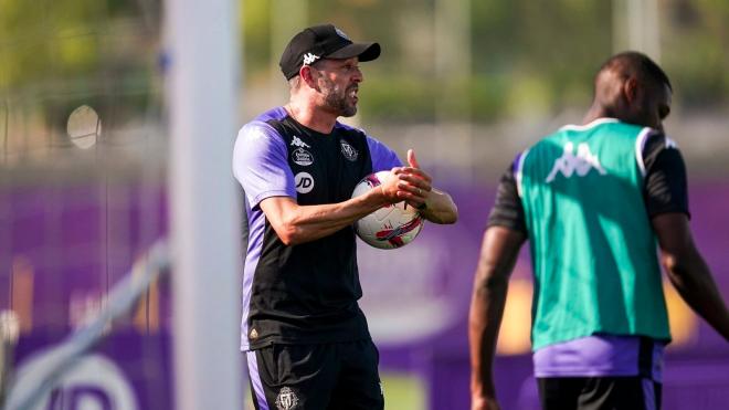 Pezzolano en un entrenamiento (Foto: Real Valladolid).