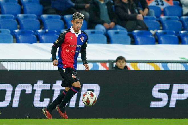 Juan Gauto, durante un partido con el Basilea (Foto: Cordon Press).