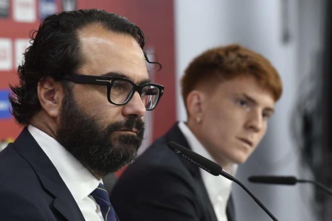 Víctor Orta, durante la presentación de Valentín Barco (Foto: Kiko Hurtado).