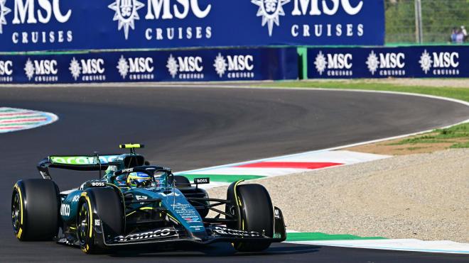 Fernando Alonso, pilotando el Aston Martin en el GP de Monza (foto: Cordon Press).