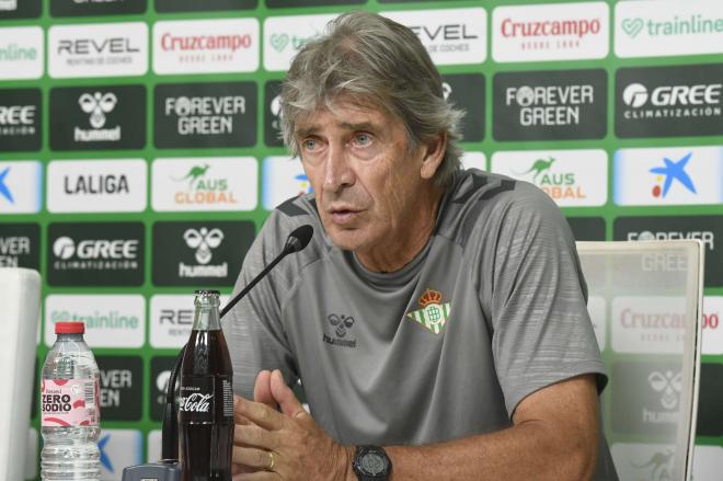 Manuel Pellegirni, entrenador del Real Betis (foto: Kiko Hurtado).