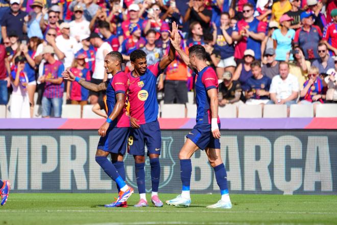 Los jugadores del Barcelona celebran un gol de Lewandowski ante el Valladolid (Foto: LaLiga).