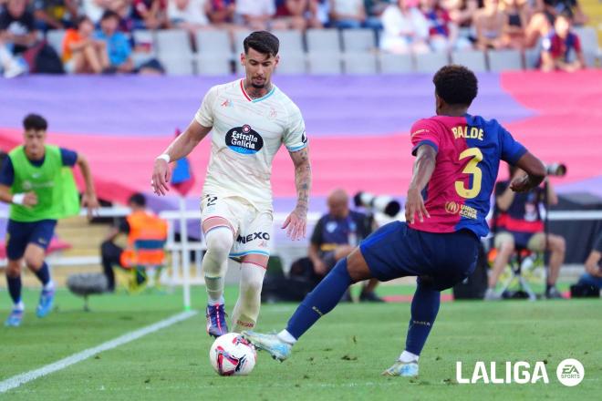 Luis Pérez, ante Balde en el Barcelona - Valladolid (Foto: LALIGA).