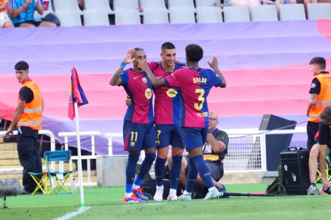 Ferran Torres celebra un gol con Raphinha y Balde en el Barcelona-Valladolid (Foto: LaLiga).