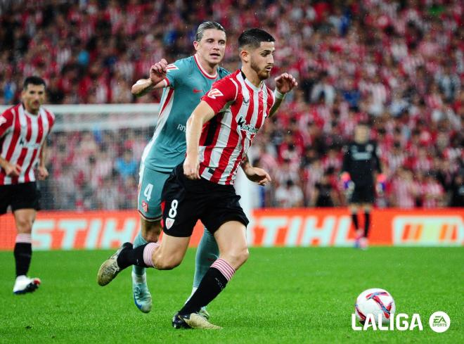 Carrera de Oihan Sancet en la derrota del Athletic Club ante el Atlético en San Mamés (Foto: LALIGA).