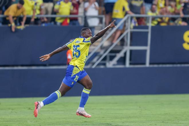 Mwepu, celebrando el gol del empate (Foto: Cristo García).