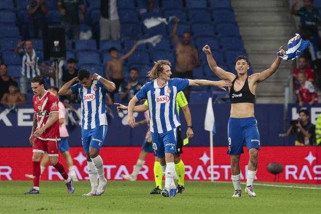 Alejo Véliz celebra el 2-1 del Espanyol al Rayo (Foto: EFE).