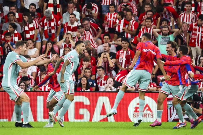 Ángel Correa celebra el 0-1 del Athletic-Atlético (Foto: EFE).