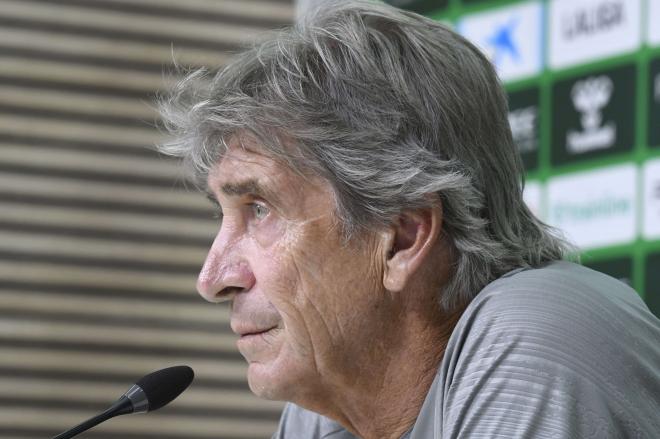 Manuel Pellegrini en la rueda de prensa (foto: Kiko Hurtado).