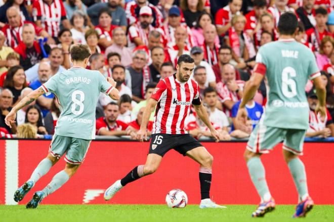 Iñigo Lekue la juega ante el Atlético en San Mamés (Foto: Athletic Club).