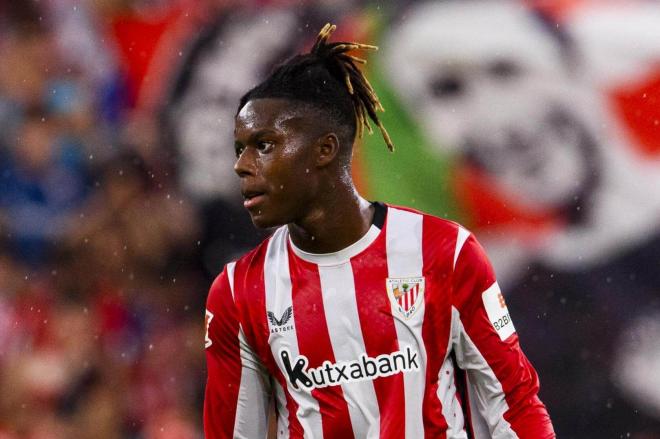 Imagen de Nico Williams bajo la lluvia, en el partido perdido ante el Atlético de Madrid en San Mamés (Foto: Athletic Club).