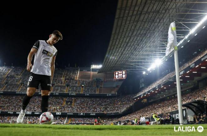 Pepelu, ante el Villarreal CF en Mestalla (Foto: LALIGA).