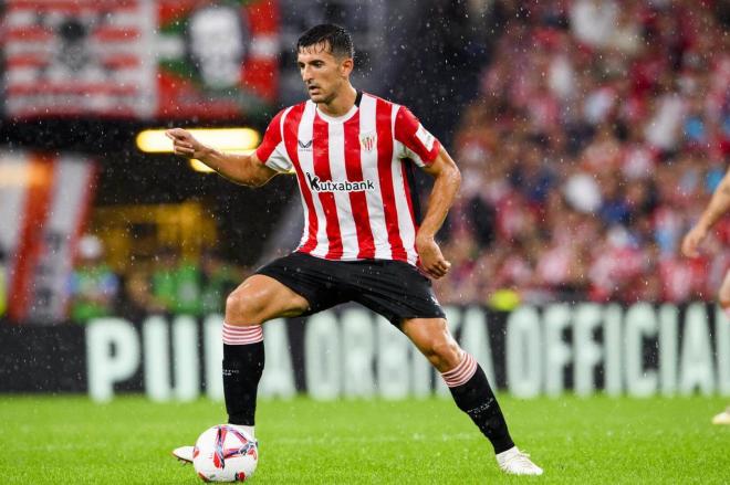 El central Dani Vivian la juega en el partido ante el Atlético en San Mamés (Foto: Athletic Club).