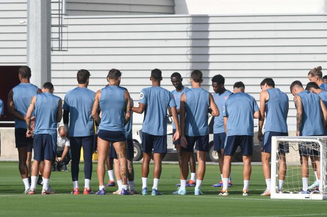 Imagen del entrenamiento del Sevilla este pasado viernes (Foto: Kiko Hurtado).