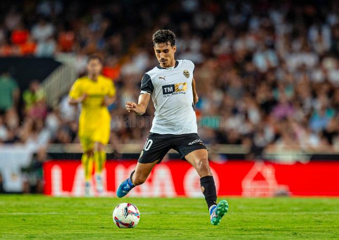 André Almeida, ante el Villarreal CF (Foto: Valencia CF).