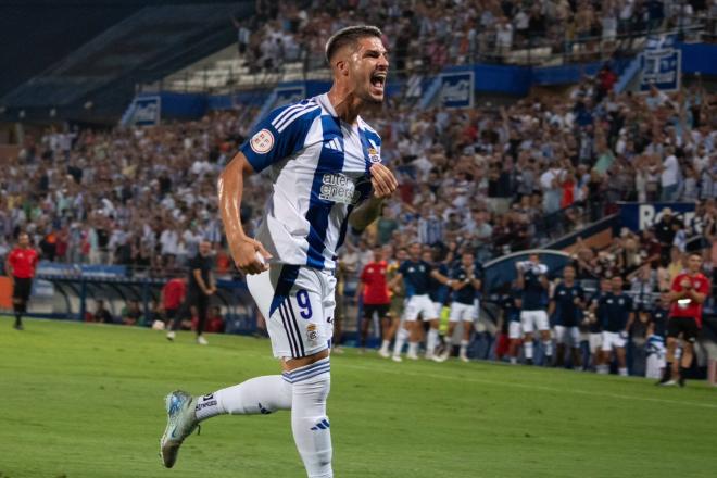 Caye Quintana celebra el gol al Alcoyano (Foto: Recre).