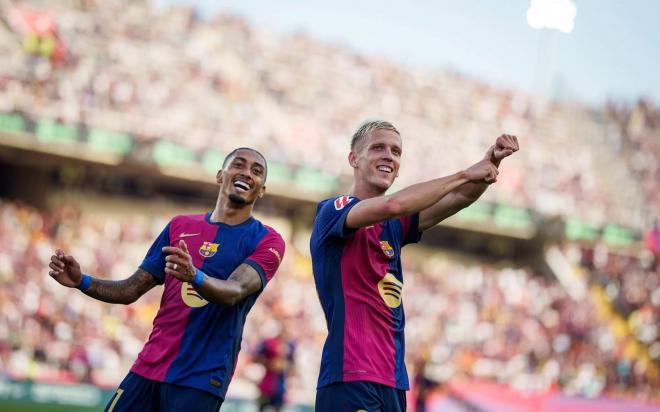 Dani Olmo y Raphinha celebran un gol en el Barcelona-Valladolid (Foto: FCB).