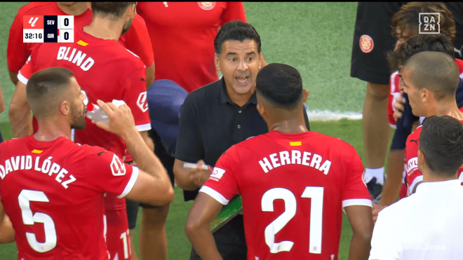 Michel, dando indicaciones a Yángel Herrera en el Sevilla-Girona (foto: captura DAZN).