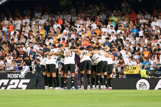 La piña del Valencia CF ante el Villarreal CF (Foto: Cordon Press).