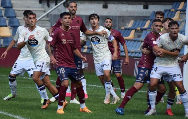 Córner en el Pontevedra - Promesas (Foto: Real Valladolid).