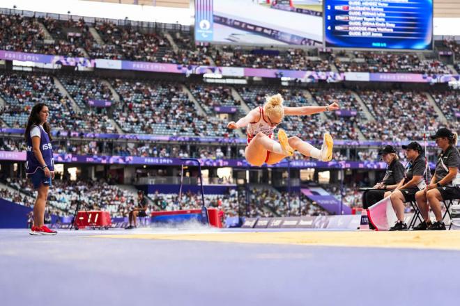 Sara Fernández, en la final de salto de longitud de París 2024.