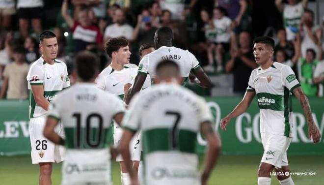 Los jugadores del Elche celebran uno de los goles contra el Córdoba.