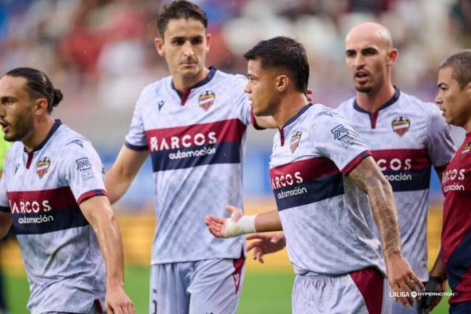 La celebración del gol de Brugué que abrió el marcador en Ipurua (Foto: LALIGA).