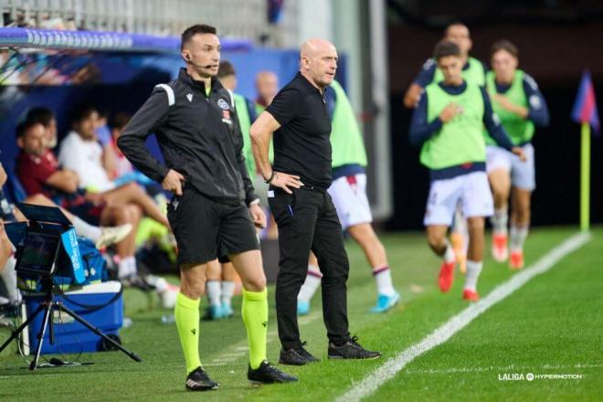 Julián Calero, durante el encuentro en Ipurua (Foto: LALIGA).