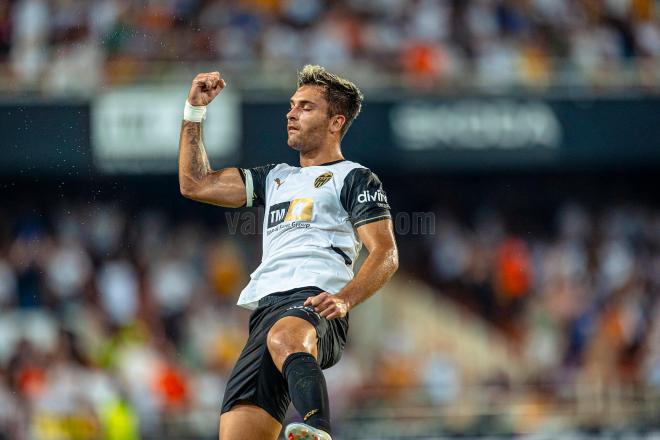 Hugo Duro celebra su gol al Villarreal CF (Foto: Valencia CF).