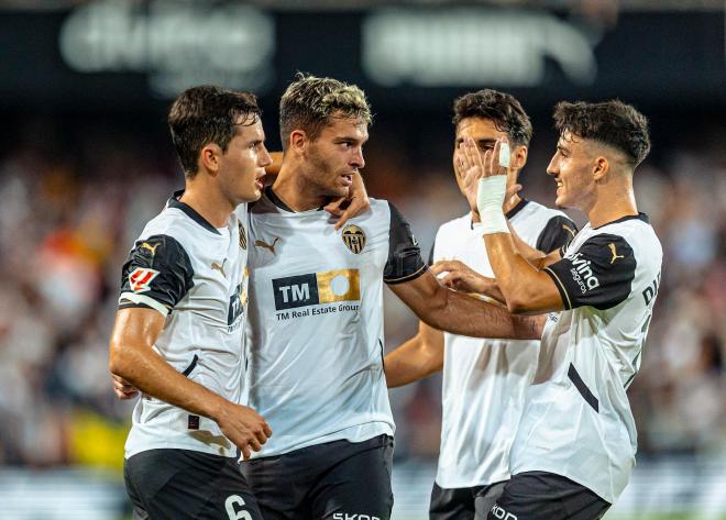 Hugo Duro celebra su gol al Villarreal CF (Foto: Valencia CF).