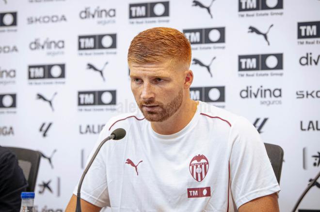 Maximiliano Caufriez, en rueda de prensa (Foto: Valencia CF).