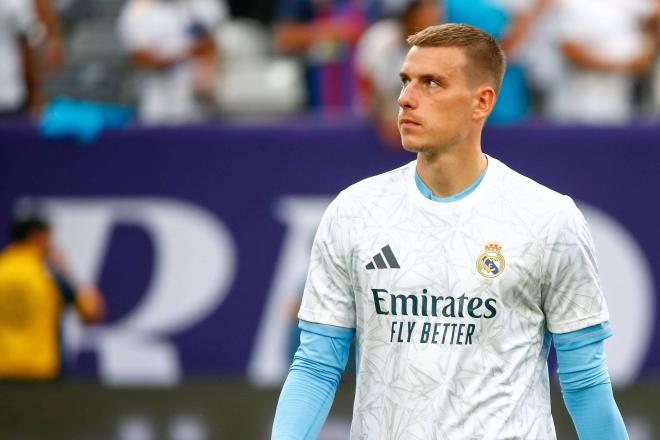 Andriy Lunin, en un calentamiento del Real Madrid (Foto: Cordon Press).