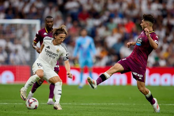 Luka Modric, en el Bernabéu ante el Real Valladolid (Foto: Cordon Press)