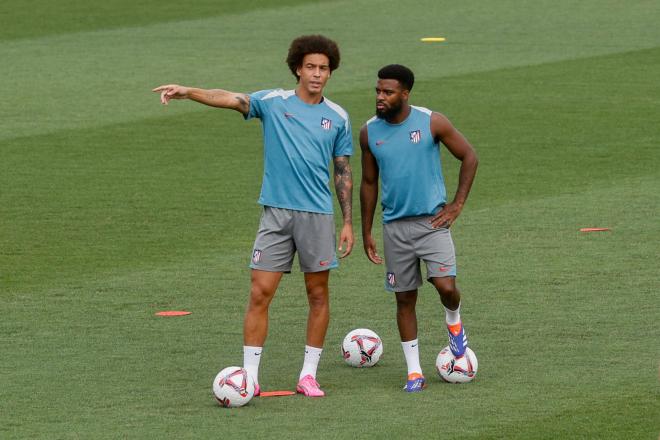 Axel Witsel y Thomas Lemar, en una sesión del Atlético (Foto: EFE).