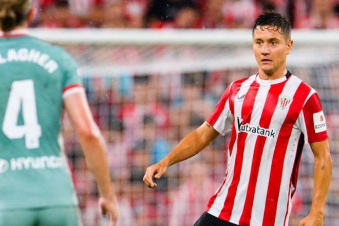 Ander Herrera observa el juego en San Mamés ante el Atlético (Foto: Athletic Club).