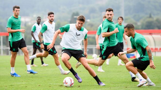 El delantero Javi Martón se entrena con la plantilla en Lezama (Foto: Athletic Club).