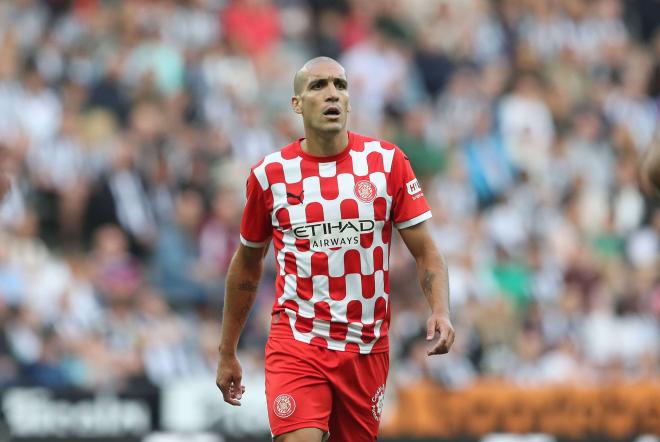 Oriol Romeu, en un partido con el Girona en la 24/25 (Foto: Cordon Press).